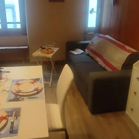 Au Coeur Du Village Apartment